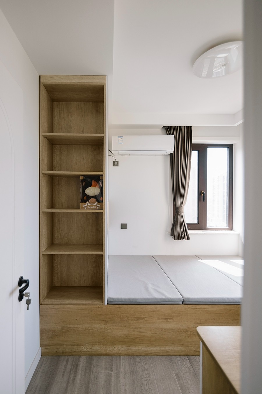 現(xiàn)代簡(jiǎn)約風(fēng)格三居室臥室裝修效果圖