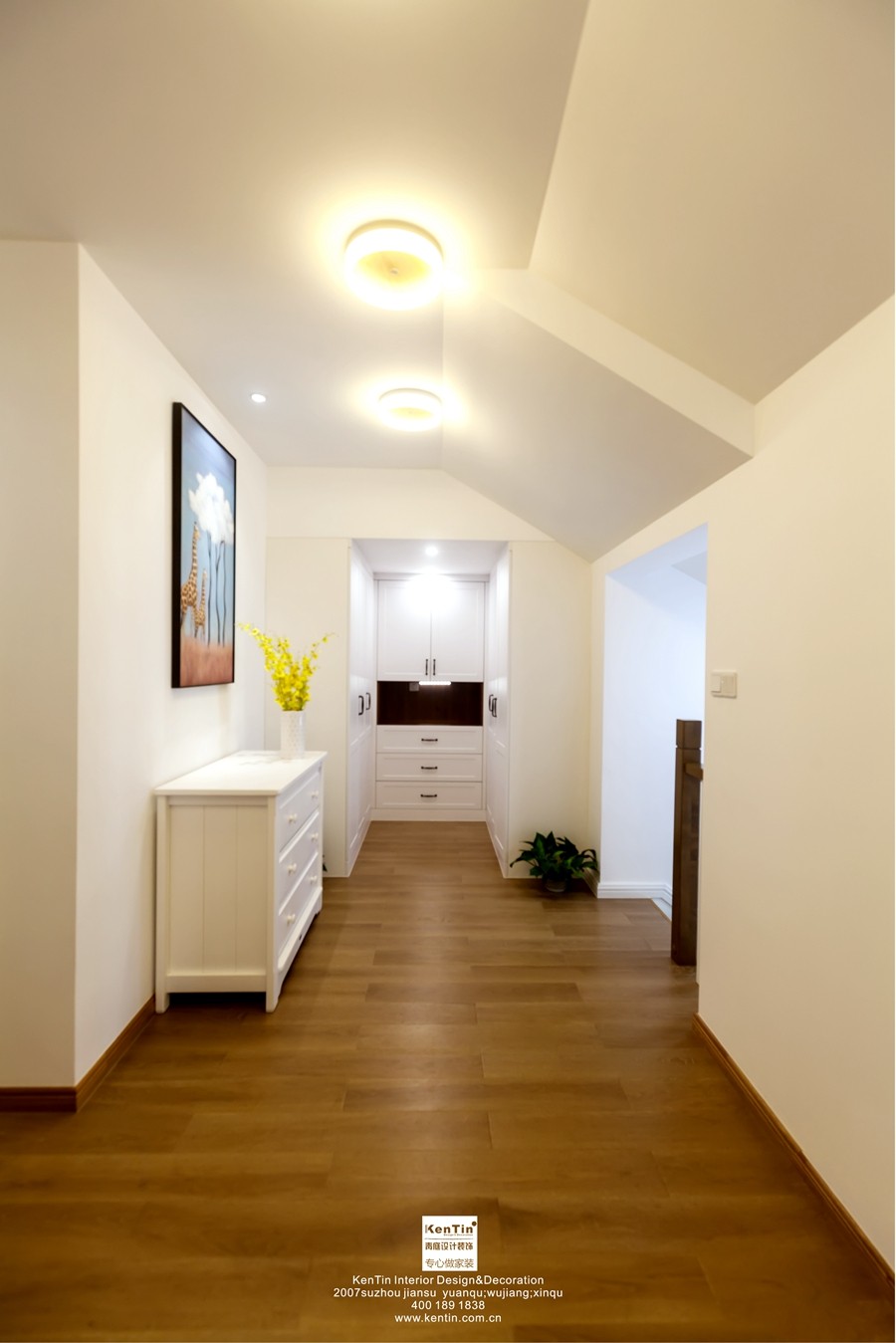 新加花園現(xiàn)代風(fēng)格別墅玄關(guān)裝修實景案例