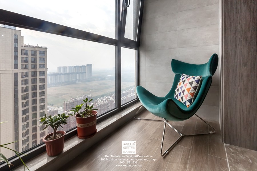 江南華府現(xiàn)代簡約風格三居室陽臺裝修實景案例